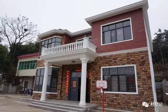 湖北網(wǎng)友曬二層農(nóng)村別墅，說(shuō)農(nóng)村人沒(méi)品味的打臉了（附圖紙）