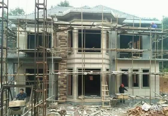 網(wǎng)友直播建房過(guò)程，高顏值農(nóng)村別墅秒殺商品房