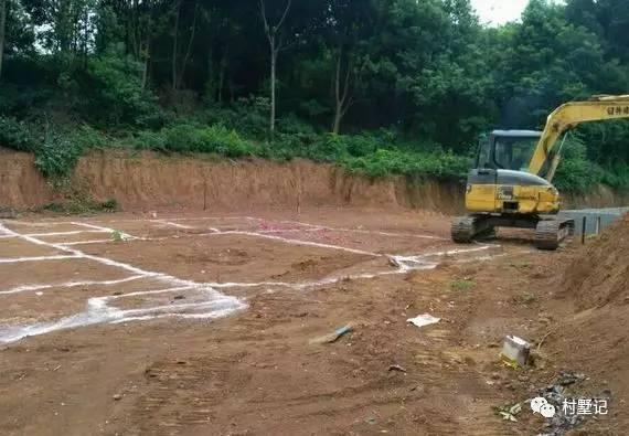 網(wǎng)友直播建房過(guò)程，高顏值農(nóng)村別墅秒殺商品房