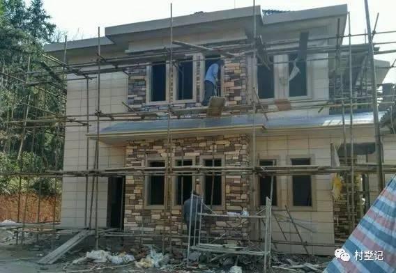 網(wǎng)友直播建房過(guò)程，高顏值農(nóng)村別墅秒殺商品房