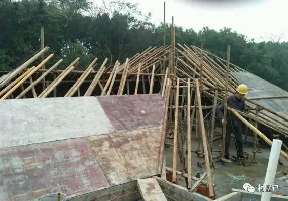 網(wǎng)友直播建房過(guò)程，高顏值農(nóng)村別墅秒殺商品房