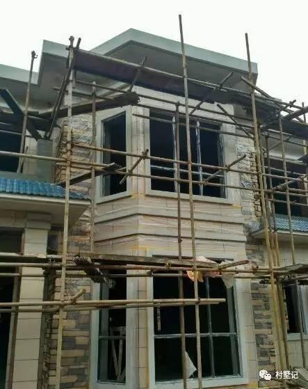 網(wǎng)友直播建房過(guò)程，高顏值農(nóng)村別墅秒殺商品房