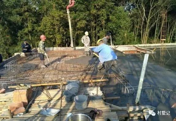 網(wǎng)友直播建房過(guò)程，高顏值農(nóng)村別墅秒殺商品房