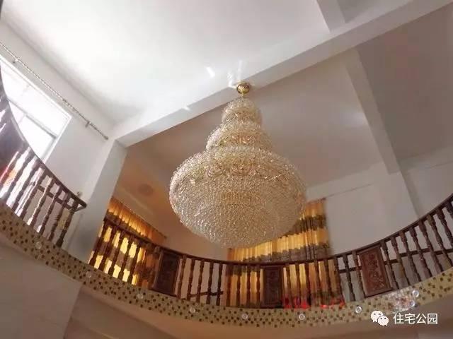 我們村首富的房子是這樣的，你們村呢？