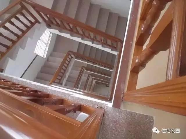 我們村首富的房子是這樣的，你們村呢？