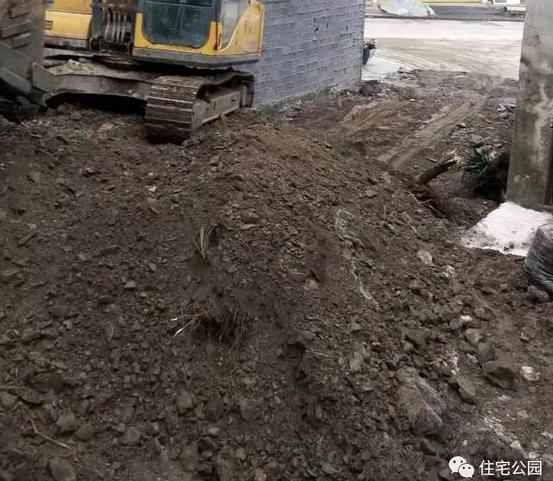 農(nóng)村宅基地兩側(cè)緊挨鄰居，基礎(chǔ)施工咋辦？