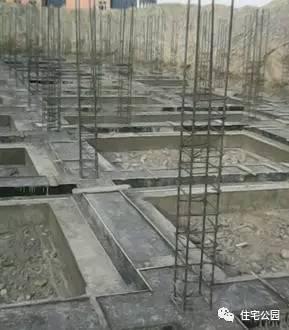 農(nóng)村宅基地兩側(cè)緊挨鄰居，基礎(chǔ)施工咋辦？