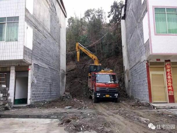 農(nóng)村宅基地兩側(cè)緊挨鄰居，基礎(chǔ)施工咋辦？