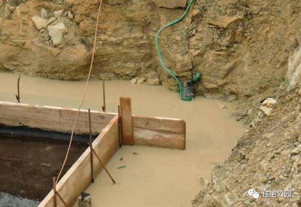 農(nóng)村宅基地兩側(cè)緊挨鄰居，基礎(chǔ)施工咋辦？