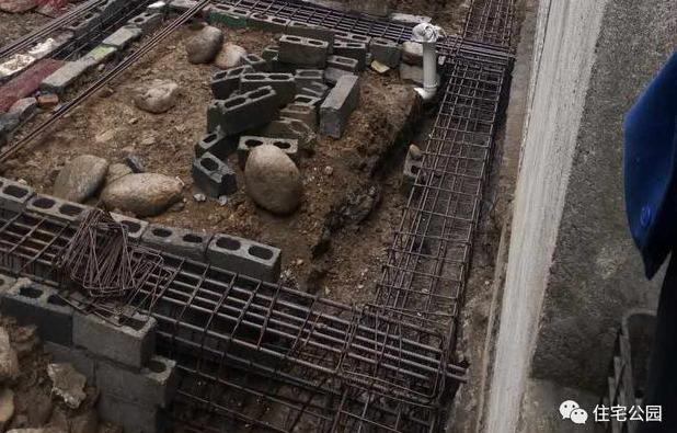 農(nóng)村宅基地兩側(cè)緊挨鄰居，基礎(chǔ)施工咋辦？