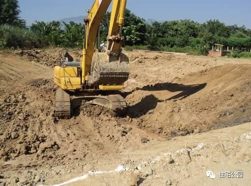 農(nóng)村宅基地兩側(cè)緊挨鄰居，基礎(chǔ)施工咋辦？