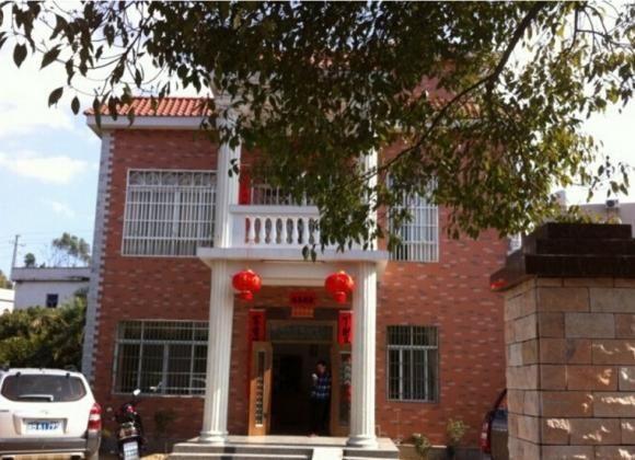 第一次帶女朋友回家嚇跑了丈母娘，小伙花15萬把老屋變豪宅