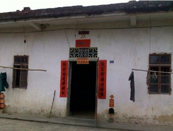 第一次帶女朋友回家嚇跑了丈母娘，小伙花15萬把老屋變豪宅