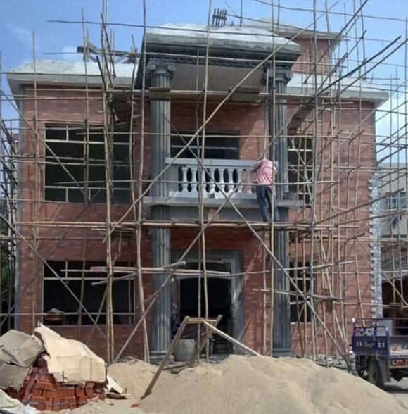 第一次帶女朋友回家嚇跑了丈母娘，小伙花15萬把老屋變豪宅