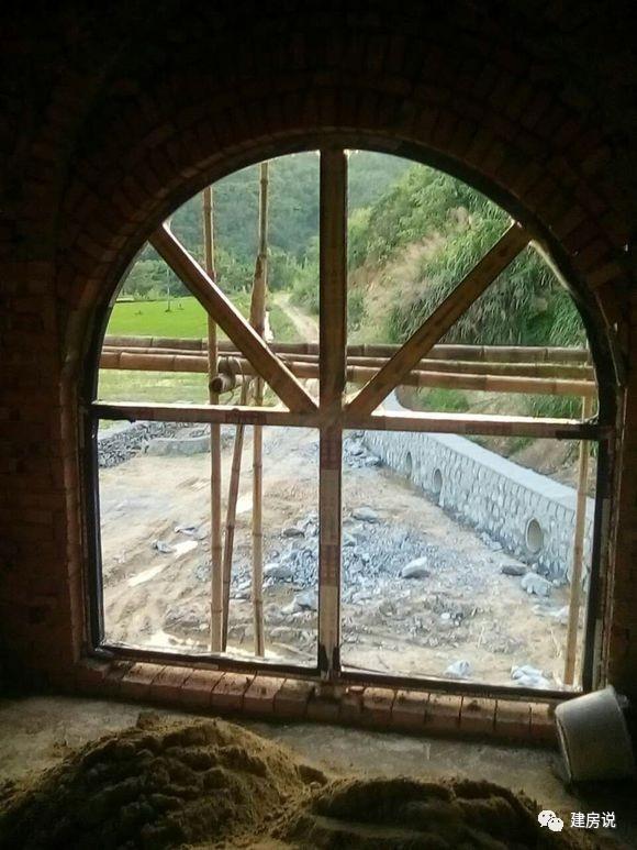 土豪網(wǎng)友建歐式農村別墅，施工水平高，漂亮堪比城堡