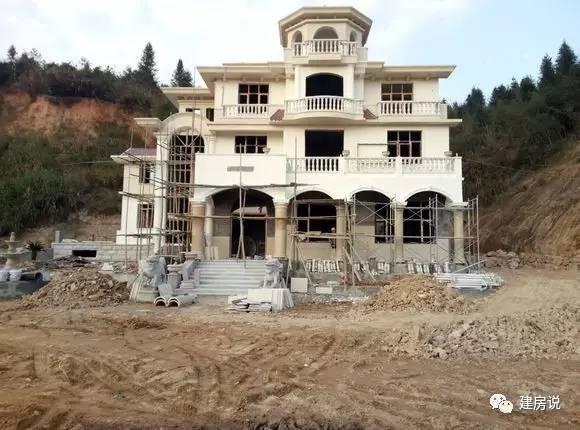 土豪網(wǎng)友建歐式農村別墅，施工水平高，漂亮堪比城堡