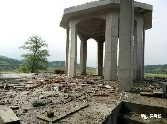 土豪網(wǎng)友建歐式農村別墅，施工水平高，漂亮堪比城堡