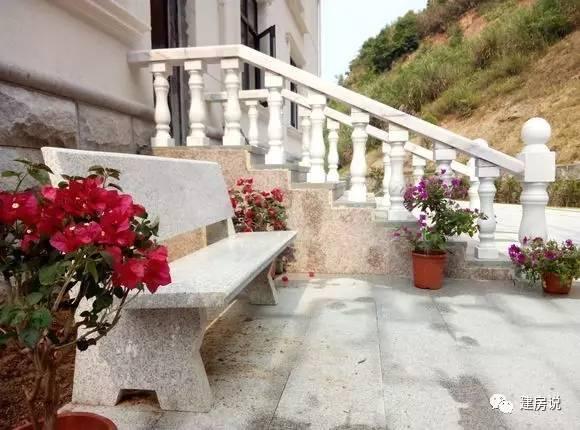 土豪網(wǎng)友建歐式農村別墅，施工水平高，漂亮堪比城堡