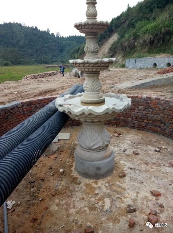 土豪網(wǎng)友建歐式農村別墅，施工水平高，漂亮堪比城堡