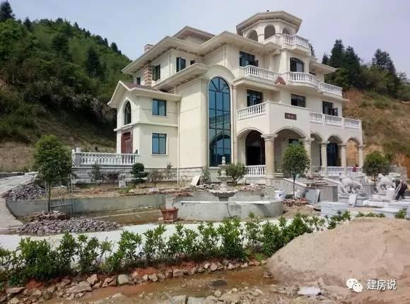 土豪網(wǎng)友建歐式農村別墅，施工水平高，漂亮堪比城堡