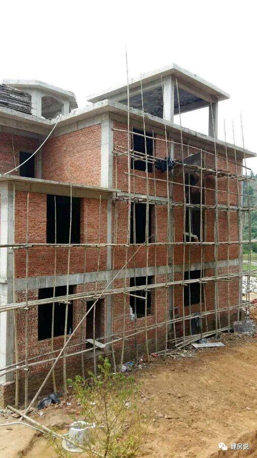 土豪網(wǎng)友建歐式農村別墅，施工水平高，漂亮堪比城堡