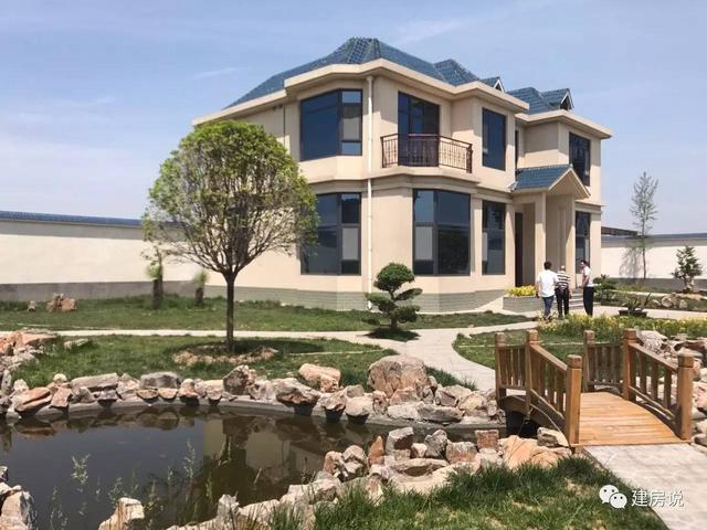 美如畫，網(wǎng)友在農(nóng)村建造的獨(dú)門小別墅，出門就是田園風(fēng)光