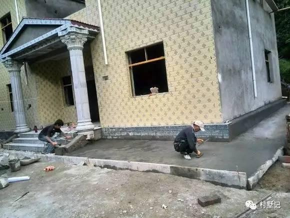 網(wǎng)友花30萬建造農(nóng)村別墅，老家風(fēng)景秀麗但施工水平就……