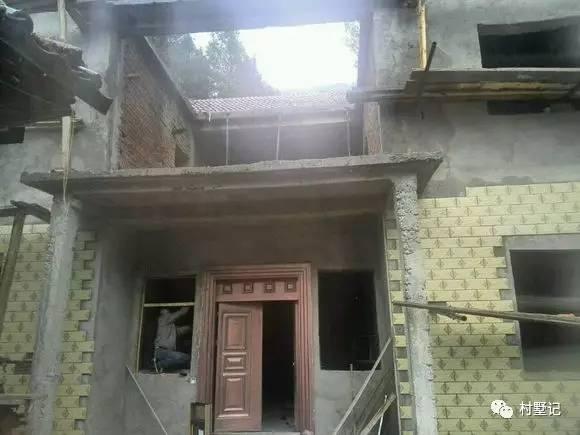 網(wǎng)友花30萬建造農(nóng)村別墅，老家風(fēng)景秀麗但施工水平就……