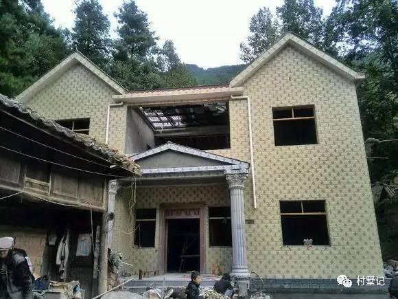 網(wǎng)友花30萬建造農(nóng)村別墅，老家風(fēng)景秀麗但施工水平就……