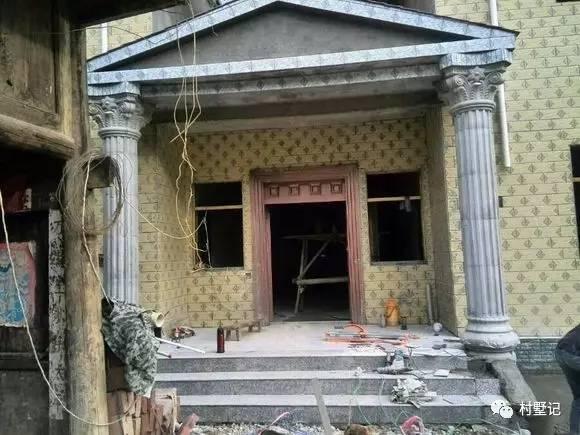 網(wǎng)友花30萬建造農(nóng)村別墅，老家風(fēng)景秀麗但施工水平就……