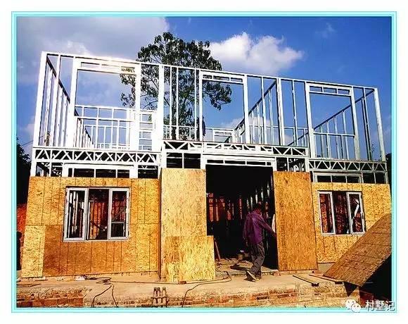 老張回農(nóng)村自己蓋了一棟別墅，花的錢讓城里人都哭了