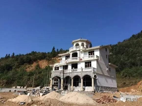 實拍江蘇網(wǎng)友自建農(nóng)村豪華別墅，雄偉大氣不輸城堡你見過嗎