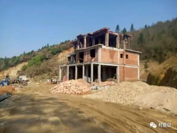 實拍江蘇網(wǎng)友自建農(nóng)村豪華別墅，雄偉大氣不輸城堡你見過嗎