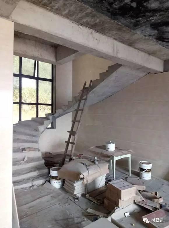 實拍江蘇網(wǎng)友自建農(nóng)村豪華別墅，雄偉大氣不輸城堡你見過嗎