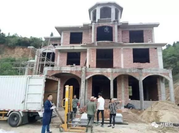 實拍江蘇網(wǎng)友自建農(nóng)村豪華別墅，雄偉大氣不輸城堡你見過嗎