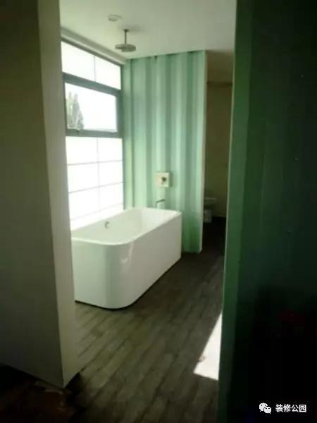 建別墅，能用集裝箱？挑空客廳都行，看看人家就知道