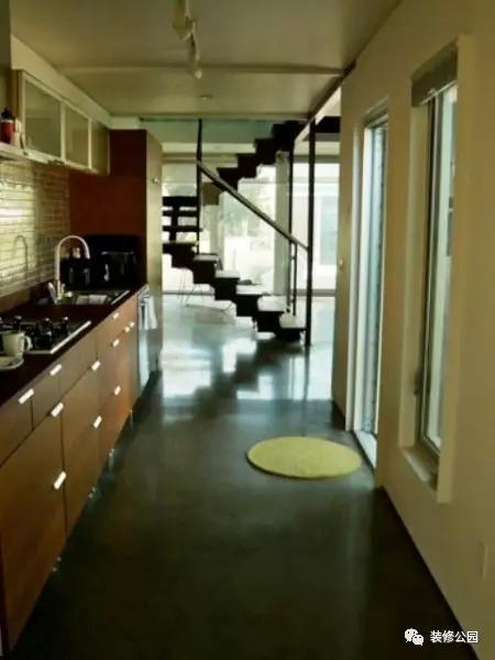 建別墅，能用集裝箱？挑空客廳都行，看看人家就知道