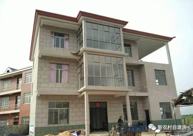 大叔60多歲創(chuàng)業(yè)賣自建房欄桿，3年賺了一棟別墅！