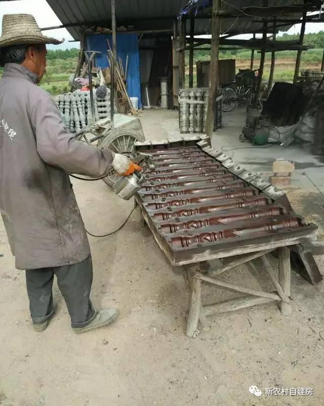 大叔60多歲創(chuàng)業(yè)賣自建房欄桿，3年賺了一棟別墅！