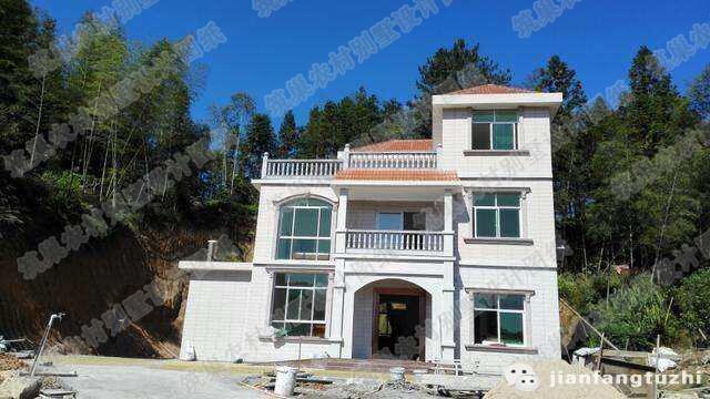 三層別墅建成效果圖：簡(jiǎn)單易建25萬(wàn)120㎡3廳5室4衛(wèi)帶落地窗套間帶露臺(tái)