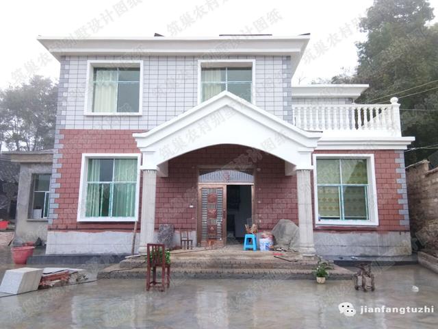  二層農(nóng)村別墅設(shè)計(jì)圖戶型簡(jiǎn)約大方，小別墅建成效果曬圖：20萬以內(nèi)2廳5臥帶娛樂室11×10