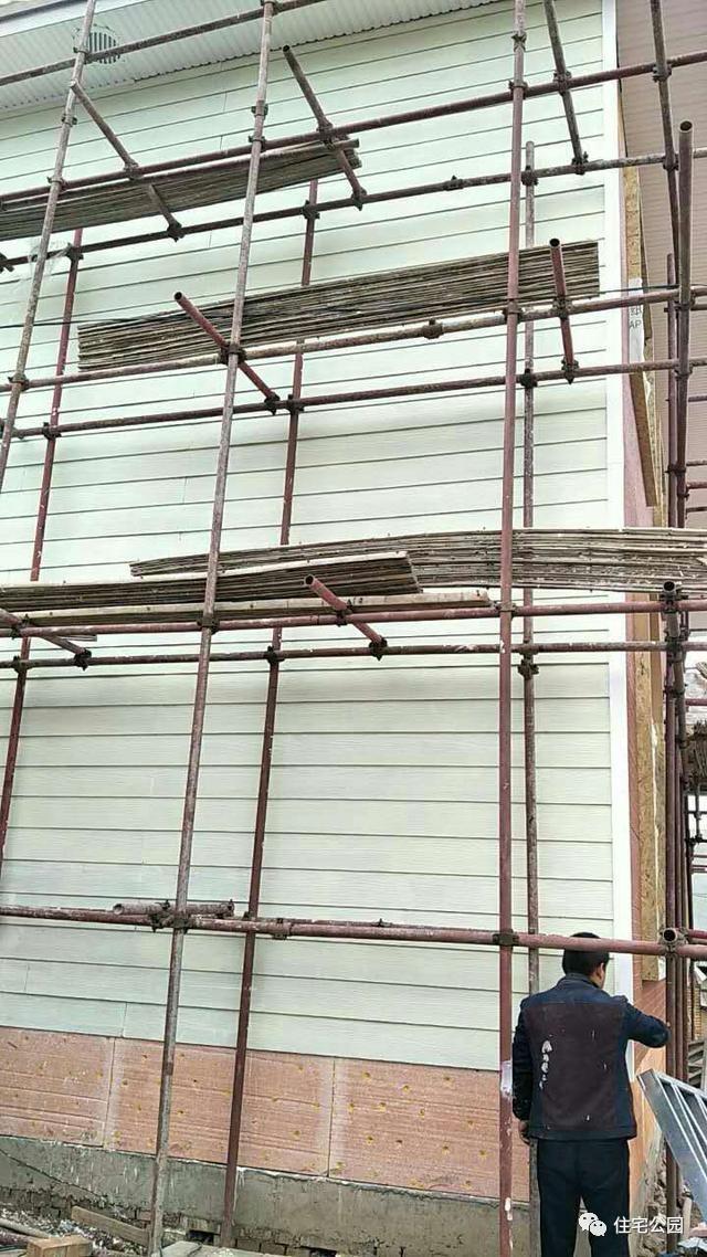 輕鋼別墅到底有什么好, 讓這個(gè)村的老百姓都搶著建? 施工隊(duì)訂單都排到了明年!