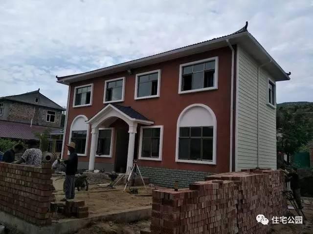 輕鋼別墅到底有什么好, 讓這個(gè)村的老百姓都搶著建? 施工隊(duì)訂單都排到了明年!