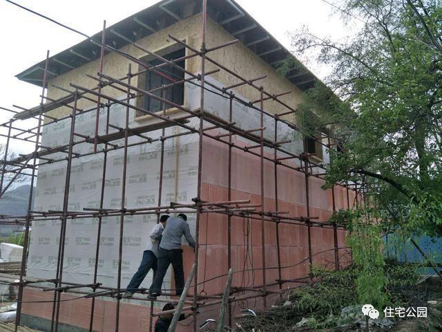 輕鋼別墅到底有什么好, 讓這個(gè)村的老百姓都搶著建? 施工隊(duì)訂單都排到了明年!