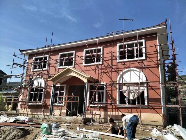 輕鋼別墅到底有什么好, 讓這個(gè)村的老百姓都搶著建? 施工隊(duì)訂單都排到了明年!