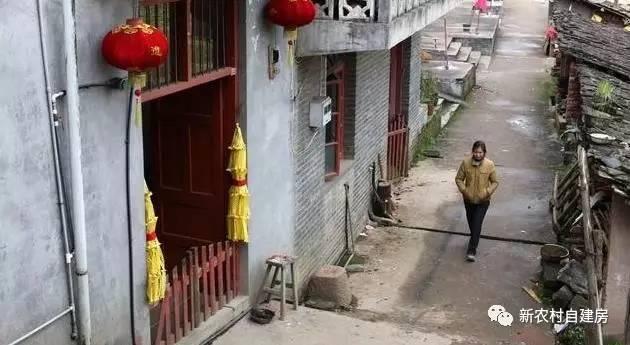 農(nóng)村的建筑施工隊(duì)，和他們建的房子