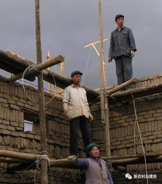 農(nóng)村的建筑施工隊(duì)，和他們建的房子
