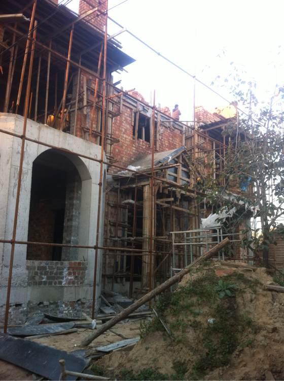 因?yàn)楦F相親被嫌棄，5年后逆襲回鄉(xiāng)建豪宅