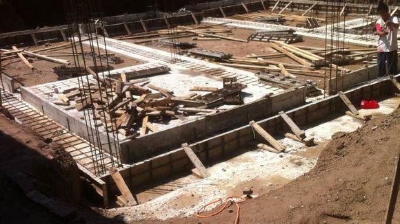 因?yàn)楦F相親被嫌棄，5年后逆襲回鄉(xiāng)建豪宅