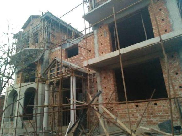 因?yàn)楦F相親被嫌棄，5年后逆襲回鄉(xiāng)建豪宅